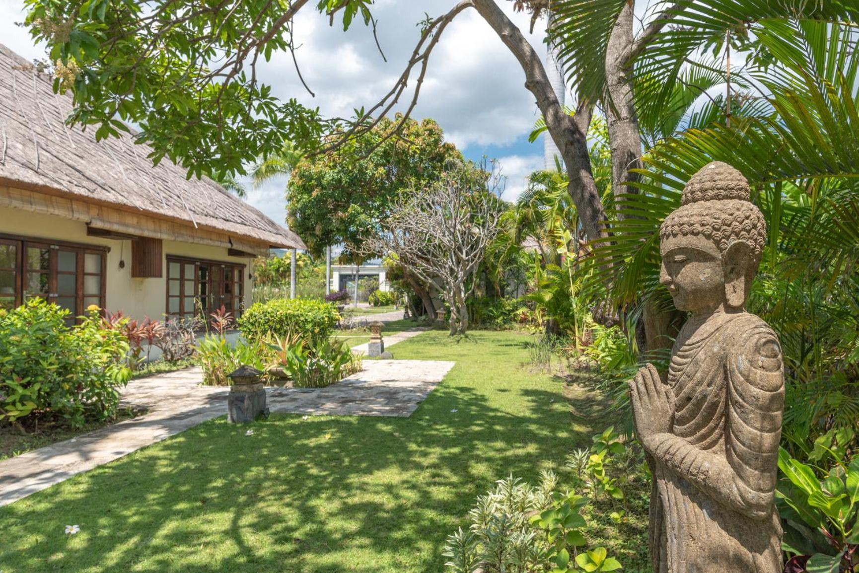 Villa Lotus Dencarik Buleleng  ภายนอก รูปภาพ