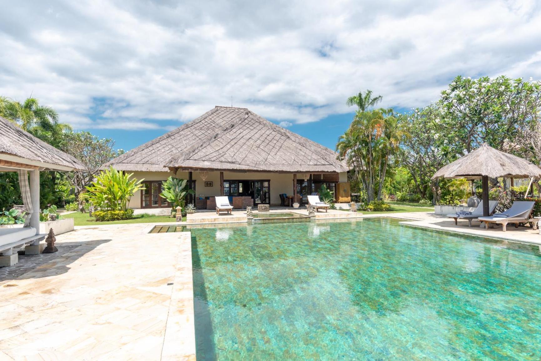 Villa Lotus Dencarik Buleleng  ภายนอก รูปภาพ