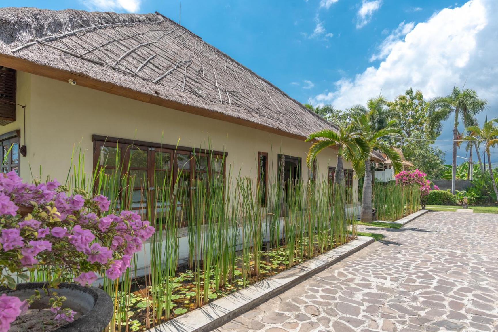 Villa Lotus Dencarik Buleleng  ภายนอก รูปภาพ