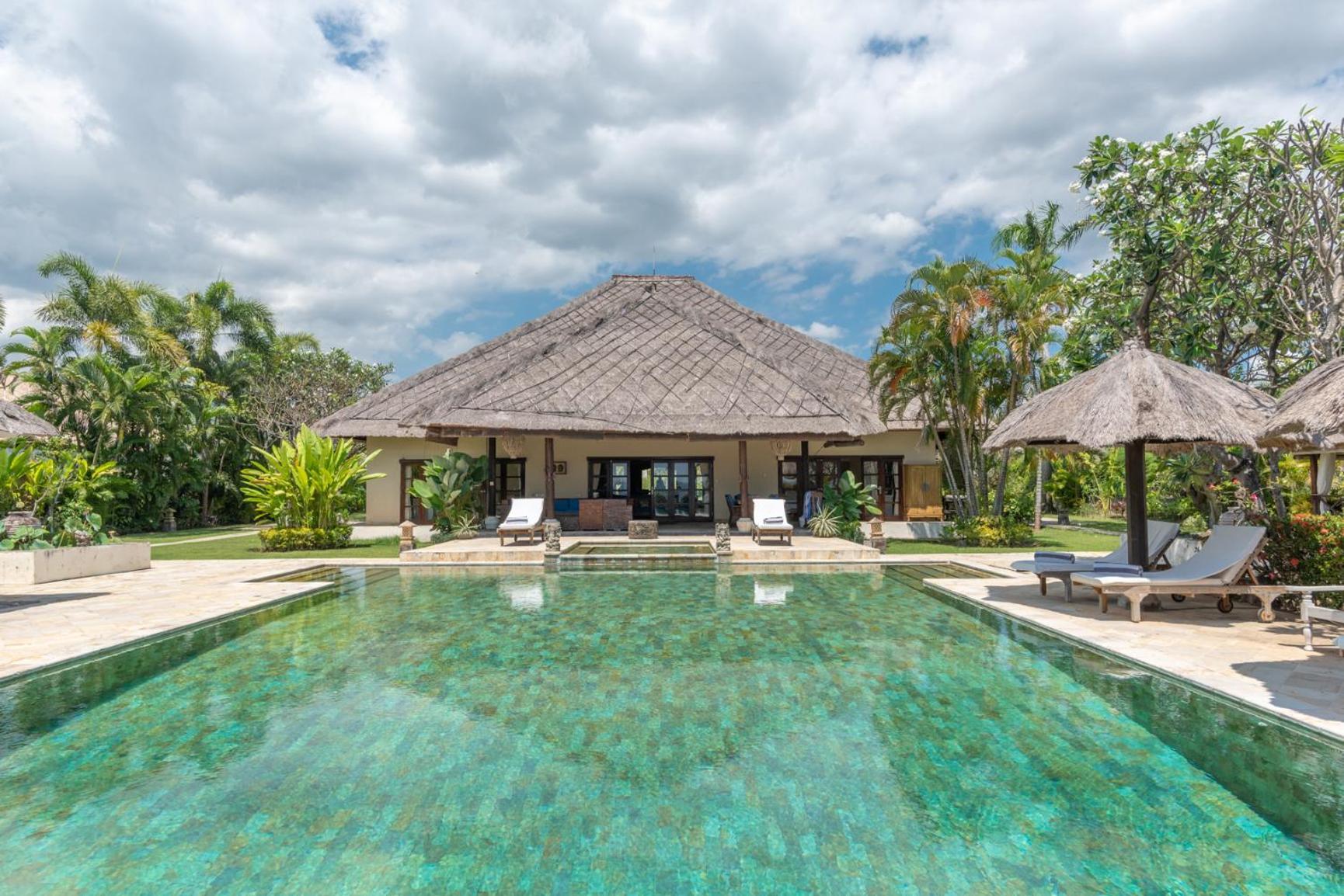 Villa Lotus Dencarik Buleleng  ภายนอก รูปภาพ